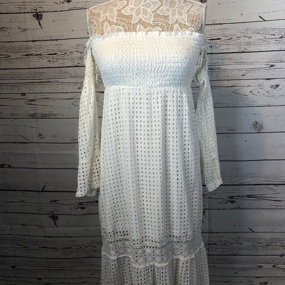 Venus white long eyelet with embroidery cold shoulder bell sleeves size 10 - Picture 5 of 9